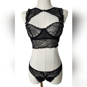 NWOT Rene Rofe Black Lace Bra and Panty Set